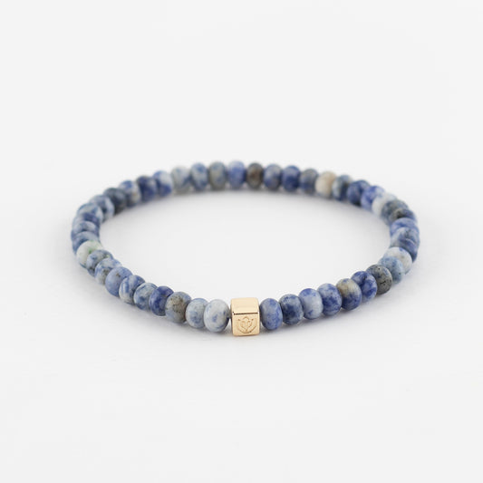 Y&G Men edelstenen armband | Sodaliet & 14k geelgouden cube