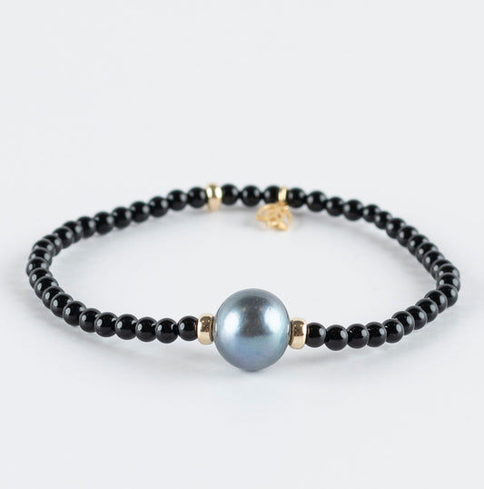 Y&G edelstenen armband | Grijze zoetwaterparel, onyx & 14k goud