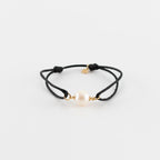 Y&G Satijnkoord armband | Witte Zoetwaterparel