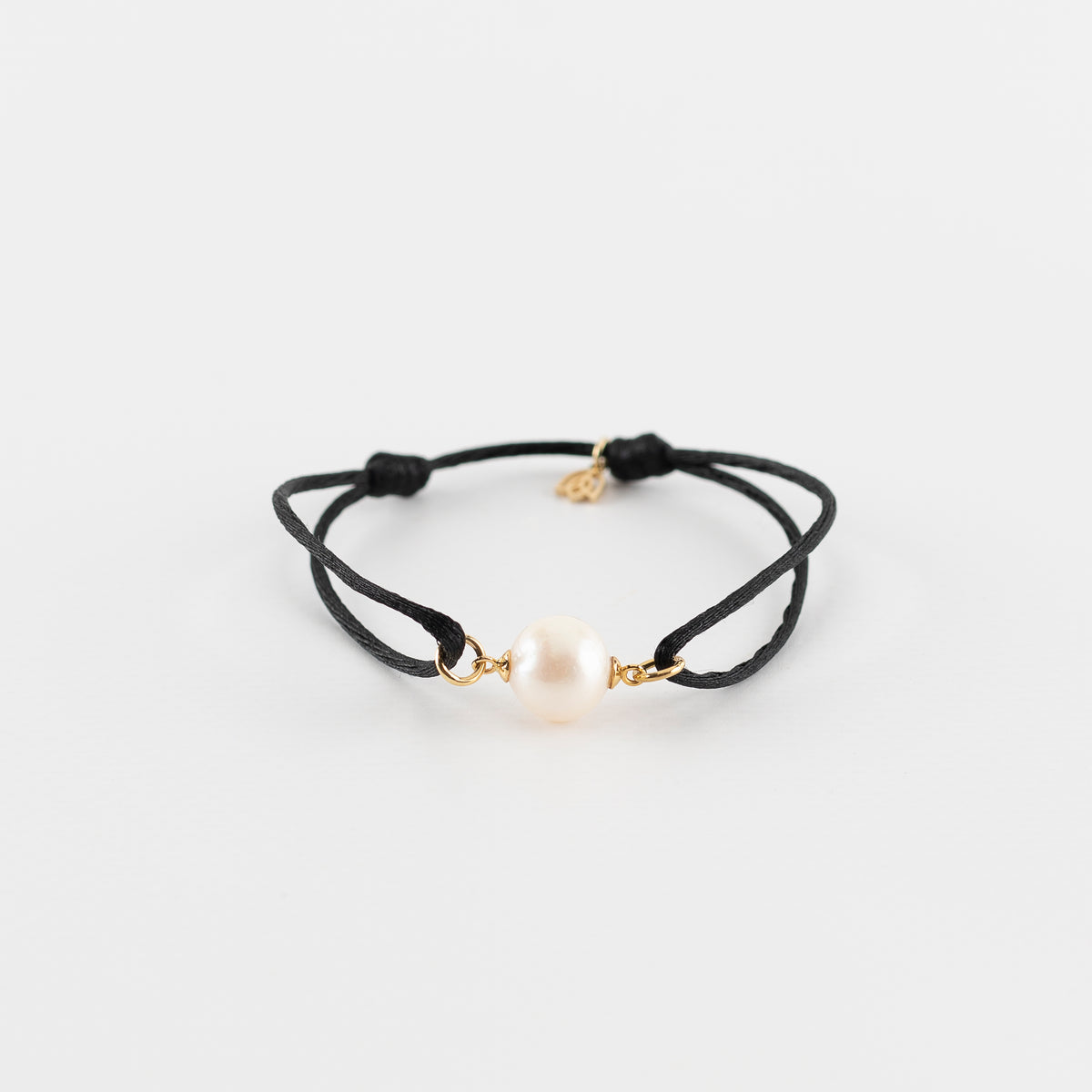 Y&G Satijnkoord armband | Witte Zoetwaterparel