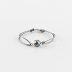 Y&G Satijnkoord armband | Grijze Zoetwaterparel