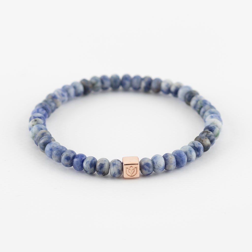 Y&G Men edelstenen armband | Sodaliet & 14k gouden cube