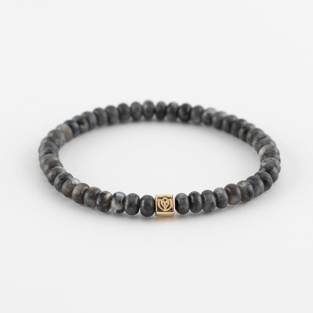 Y&G Men edelstenen armband | Donkere labradoriet & 14k gouden cube