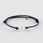 Y&G Satijnkoord armband | Witte Zoetwaterparel
